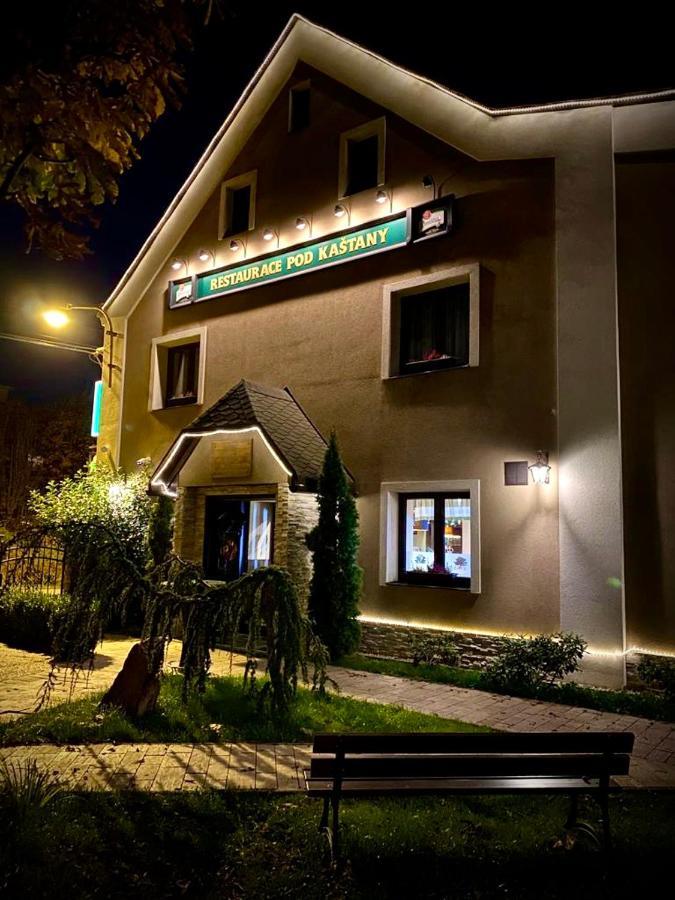 Hotel & Restaurant Pod Kastany Krupka Exterior foto